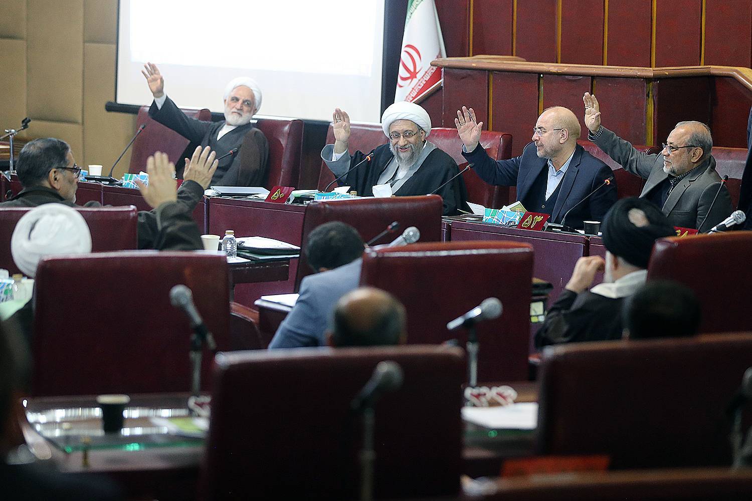 گزارش تصویری جلسه مجمع تشخیص مصلحت نظام با موضوع بررسی  تبصره ماده 1 طرح «الزام به ثبت رسمی معاملات اموال غیر منقول»