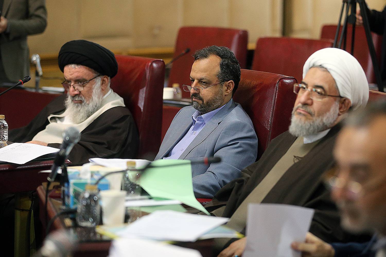 گزارش تصویری جلسه مجمع تشخیص مصلحت نظام با موضوع بررسی  تبصره ماده 1 طرح «الزام به ثبت رسمی معاملات اموال غیر منقول»