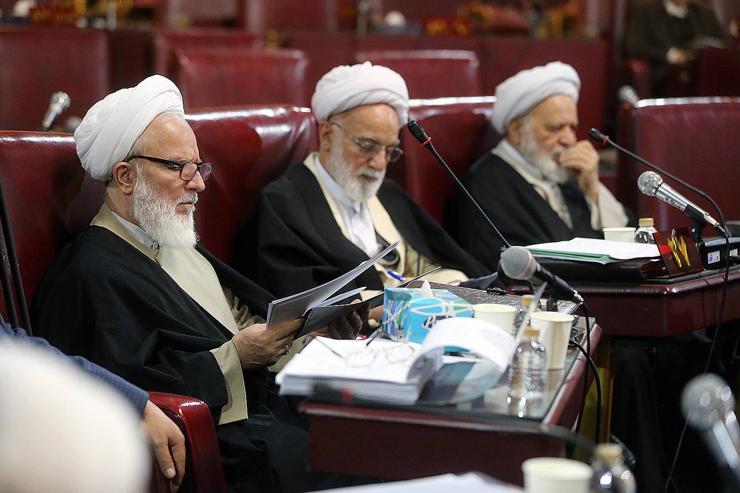 گزارش تصویری جلسه مجمع تشخیص مصلحت نظام با موضوع بررسی  تبصره ماده 1 طرح «الزام به ثبت رسمی معاملات اموال غیر منقول»