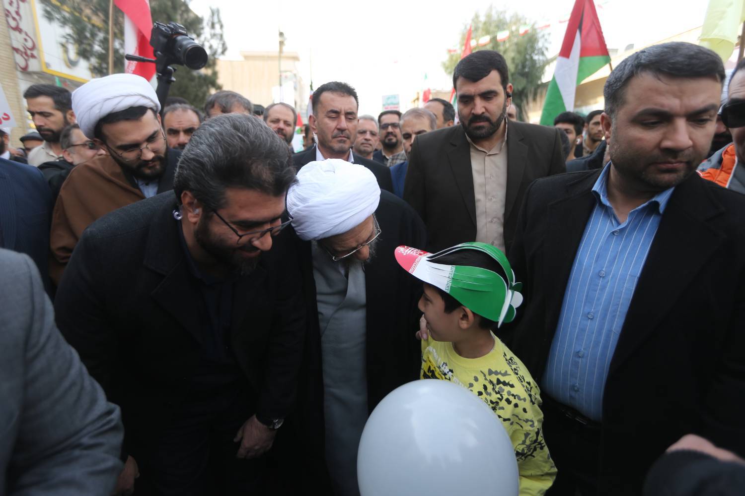 گزارش تصویری حضور آیت الله آملی لاریجانی در راهپیمایی یوم الله 22 بهمن در شهر مقدس قم