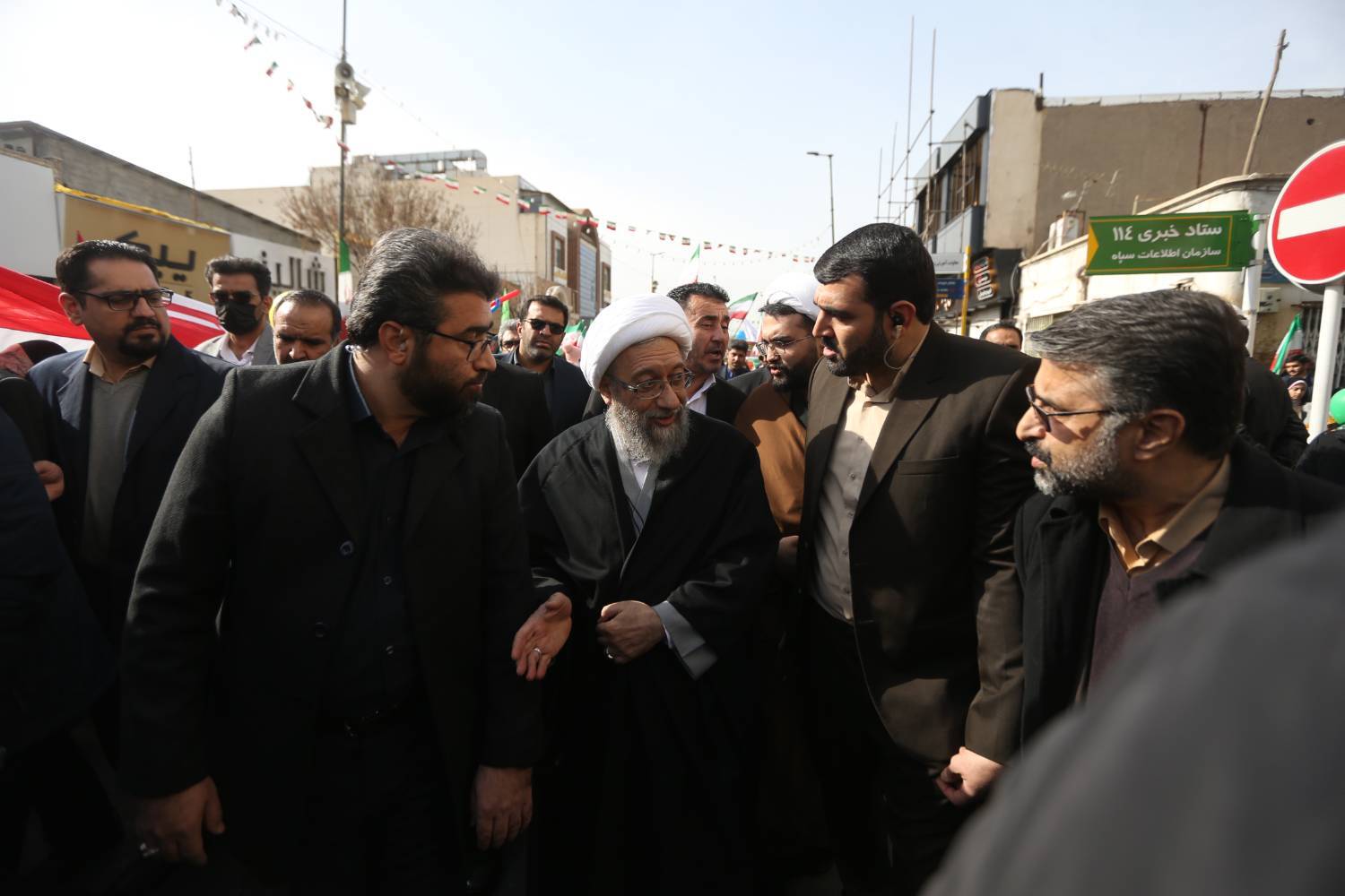 گزارش تصویری حضور آیت الله آملی لاریجانی در راهپیمایی یوم الله 22 بهمن در شهر مقدس قم