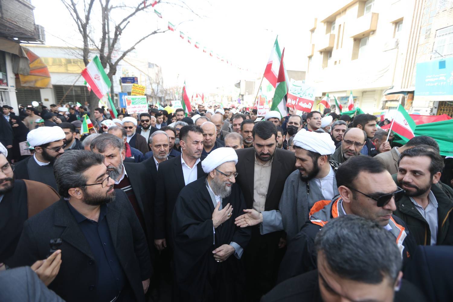 گزارش تصویری حضور آیت الله آملی لاریجانی در راهپیمایی یوم الله 22 بهمن در شهر مقدس قم