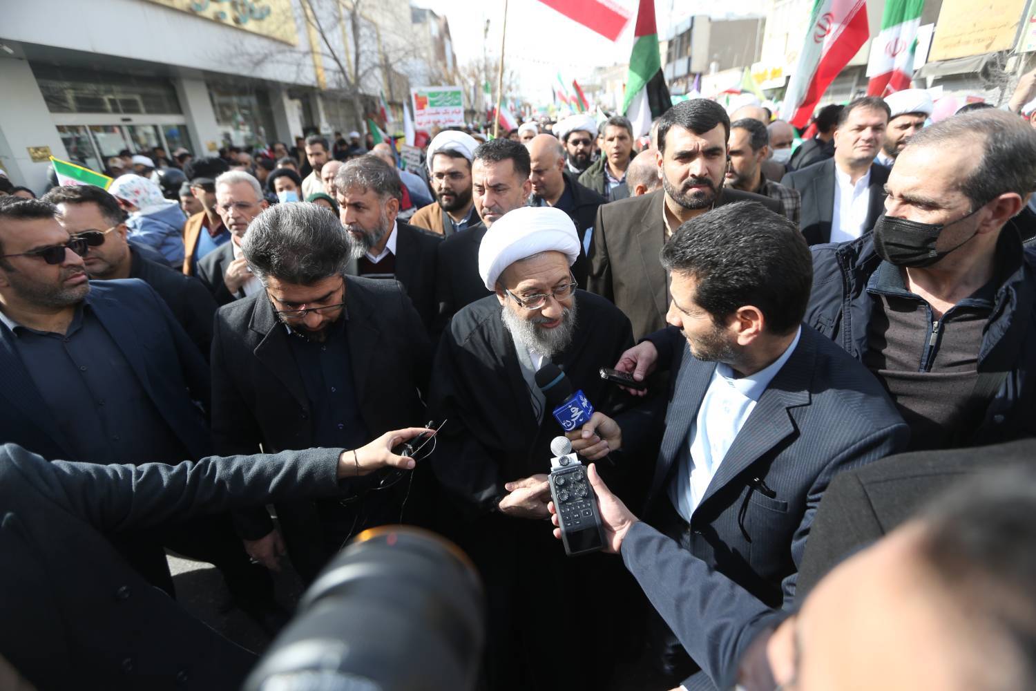 گزارش تصویری حضور آیت الله آملی لاریجانی در راهپیمایی یوم الله 22 بهمن در شهر مقدس قم