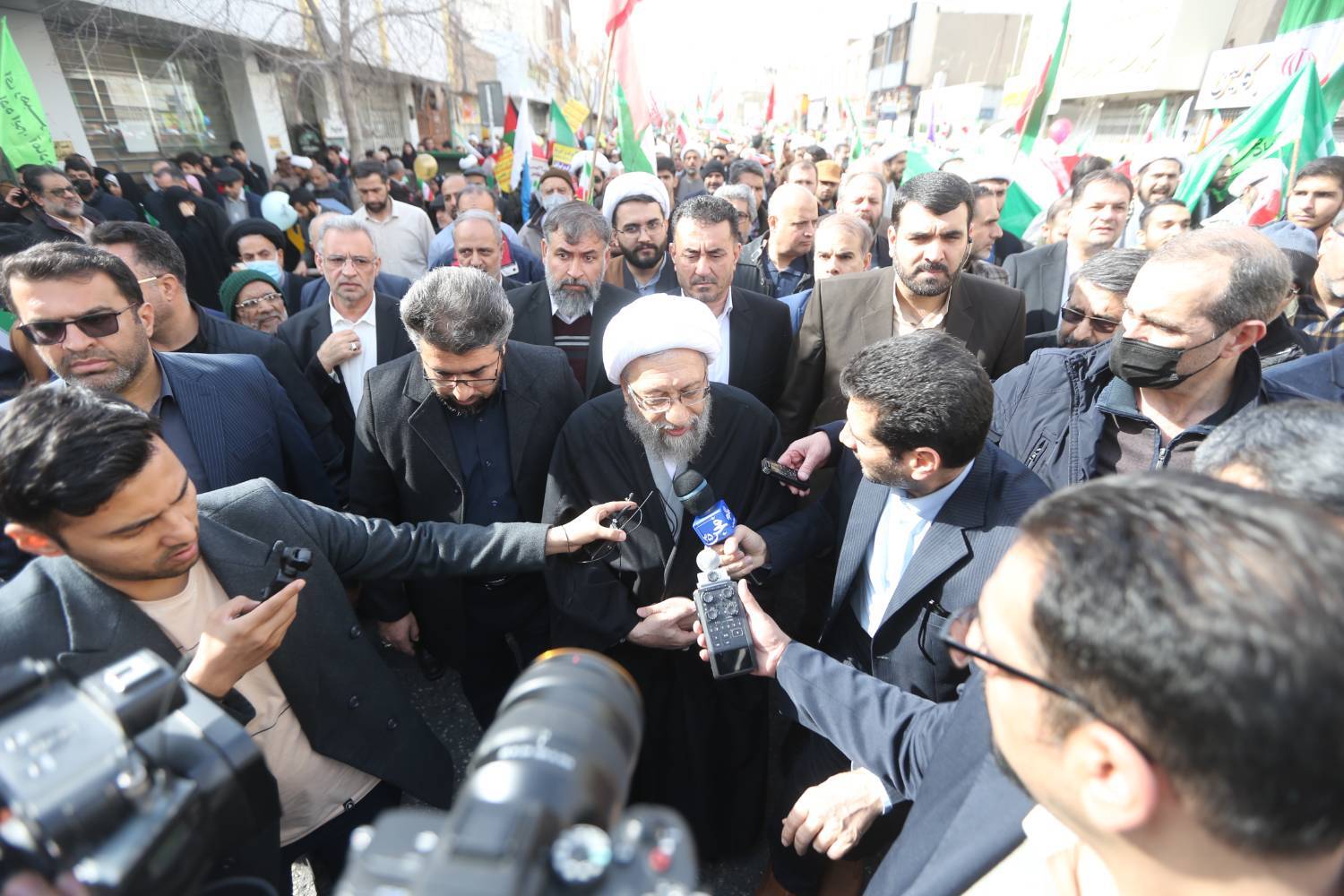 گزارش تصویری حضور آیت الله آملی لاریجانی در راهپیمایی یوم الله 22 بهمن در شهر مقدس قم