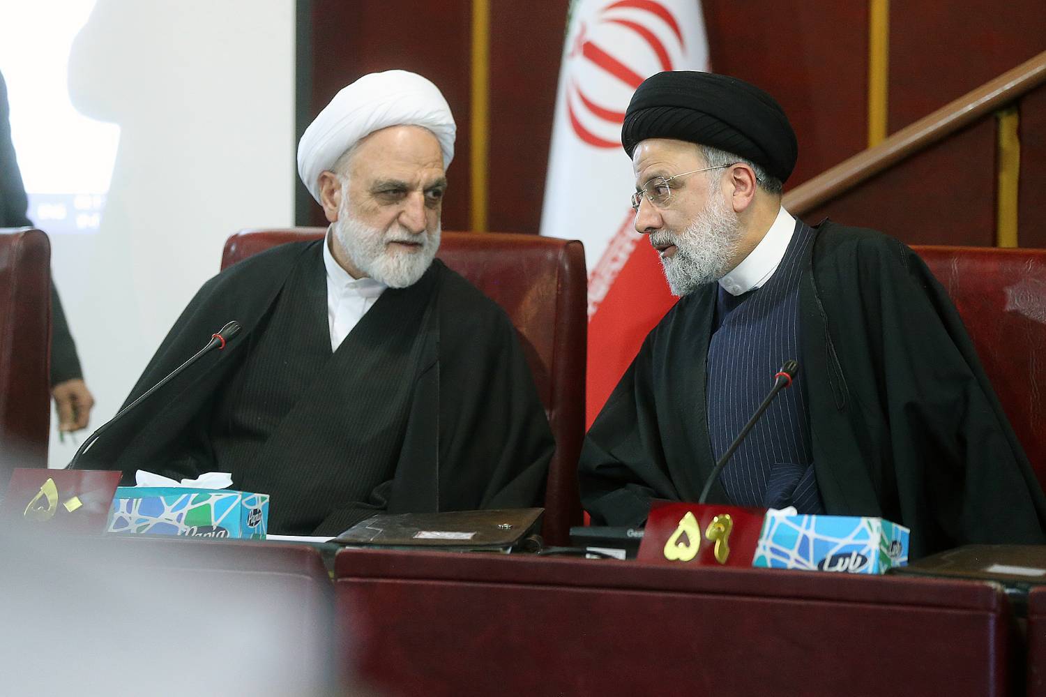 تخصیص ۱۳میلیارد و۶۰۰ میلیون یورو به نرخ ارز ترجیحی برای واردات کالاهای اساسی کشاورزی، دارو و مواد اولیه تخصیص ۱۳میلیارد و۶۰۰ میلیون یورو به نرخ ارز ترجیحی برای واردات کالاهای اساسی کشاورزی، دارو و مواد اولیه