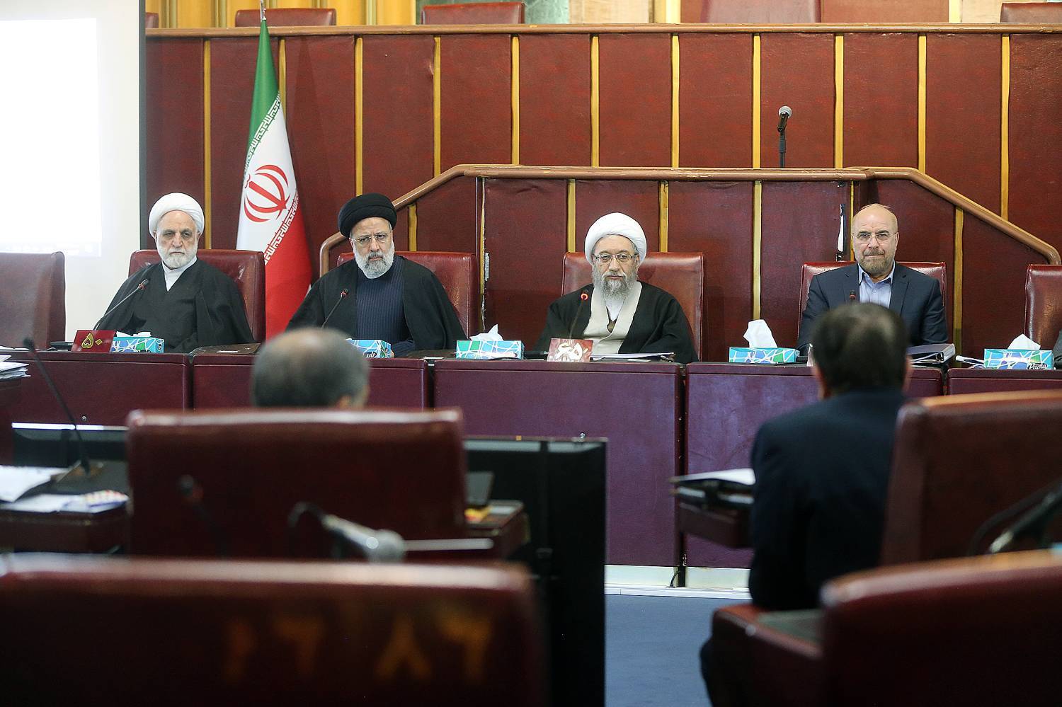 تخصیص ۱۳میلیارد و۶۰۰ میلیون یورو به نرخ ارز ترجیحی برای واردات کالاهای اساسی کشاورزی، دارو و مواد اولیه تخصیص ۱۳میلیارد و۶۰۰ میلیون یورو به نرخ ارز ترجیحی برای واردات کالاهای اساسی کشاورزی، دارو و مواد اولیه