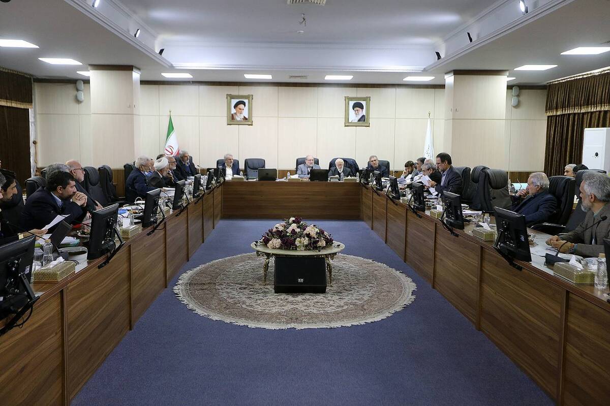 الزام دولت به افزایش ظرفیت و تولید نفت خام تا پنج میلیون و پانصد هزار بشکه در روز