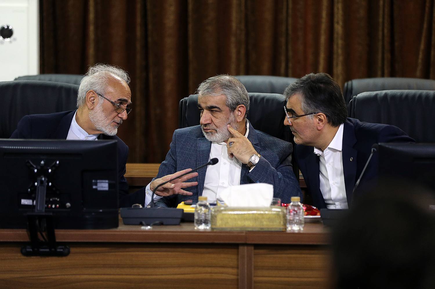 گزارش تصویری جلسه کمیسیون مشترک اقتصادی، بازرگانی و اداری و حقوقی و قضایی مجمع تشخیص مصلحت نظام با موضوع بررسی ماده ۲۲ طرح بانک مرکزی ارجاع شده از شورای مجمع