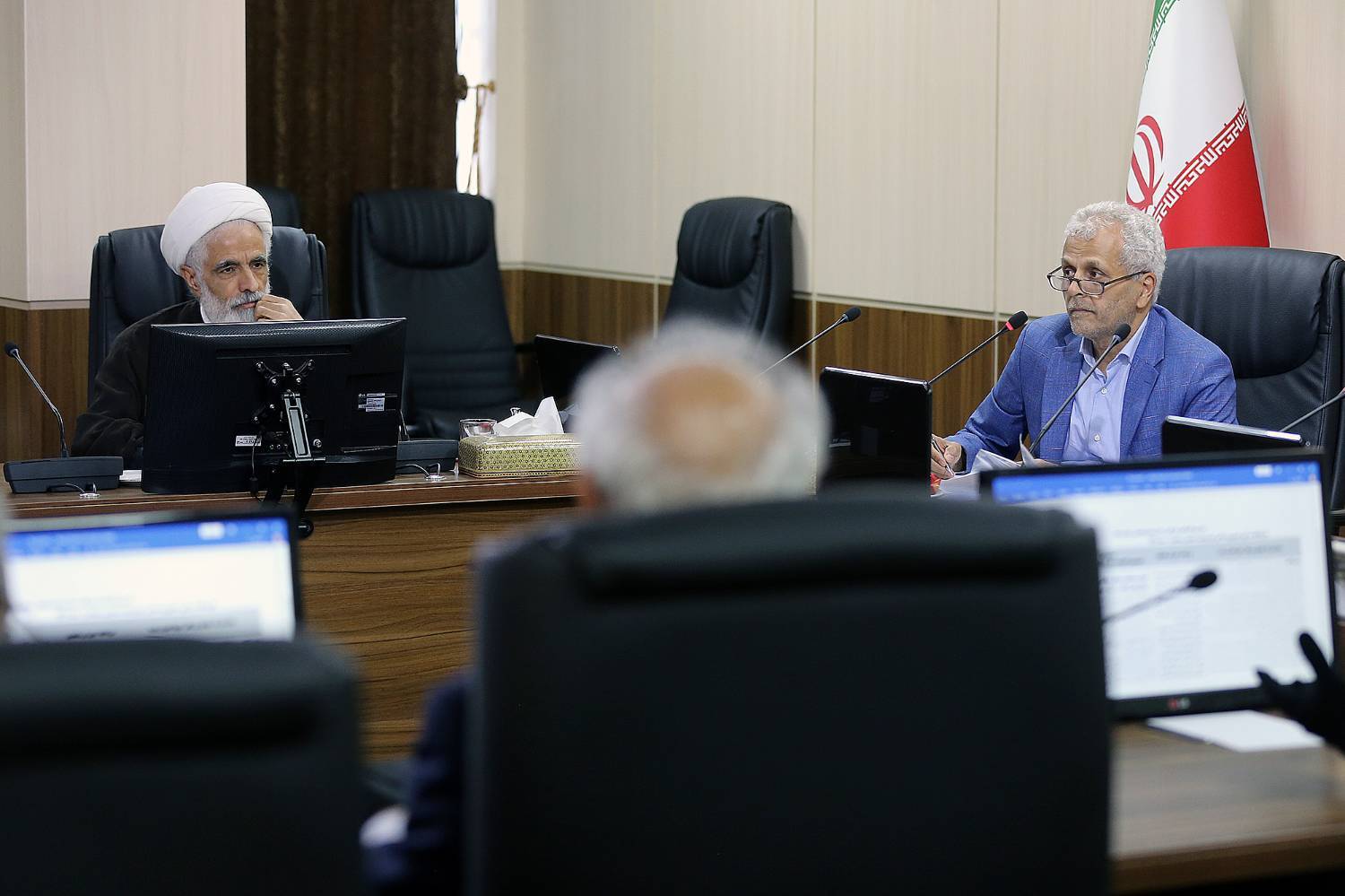 گزارش تصویری جلسه کمیسیون مشترک اقتصادی، بازرگانی و اداری و حقوقی و قضایی مجمع تشخیص مصلحت نظام با موضوع بررسی ماده ۲۲ طرح بانک مرکزی ارجاع شده از شورای مجمع