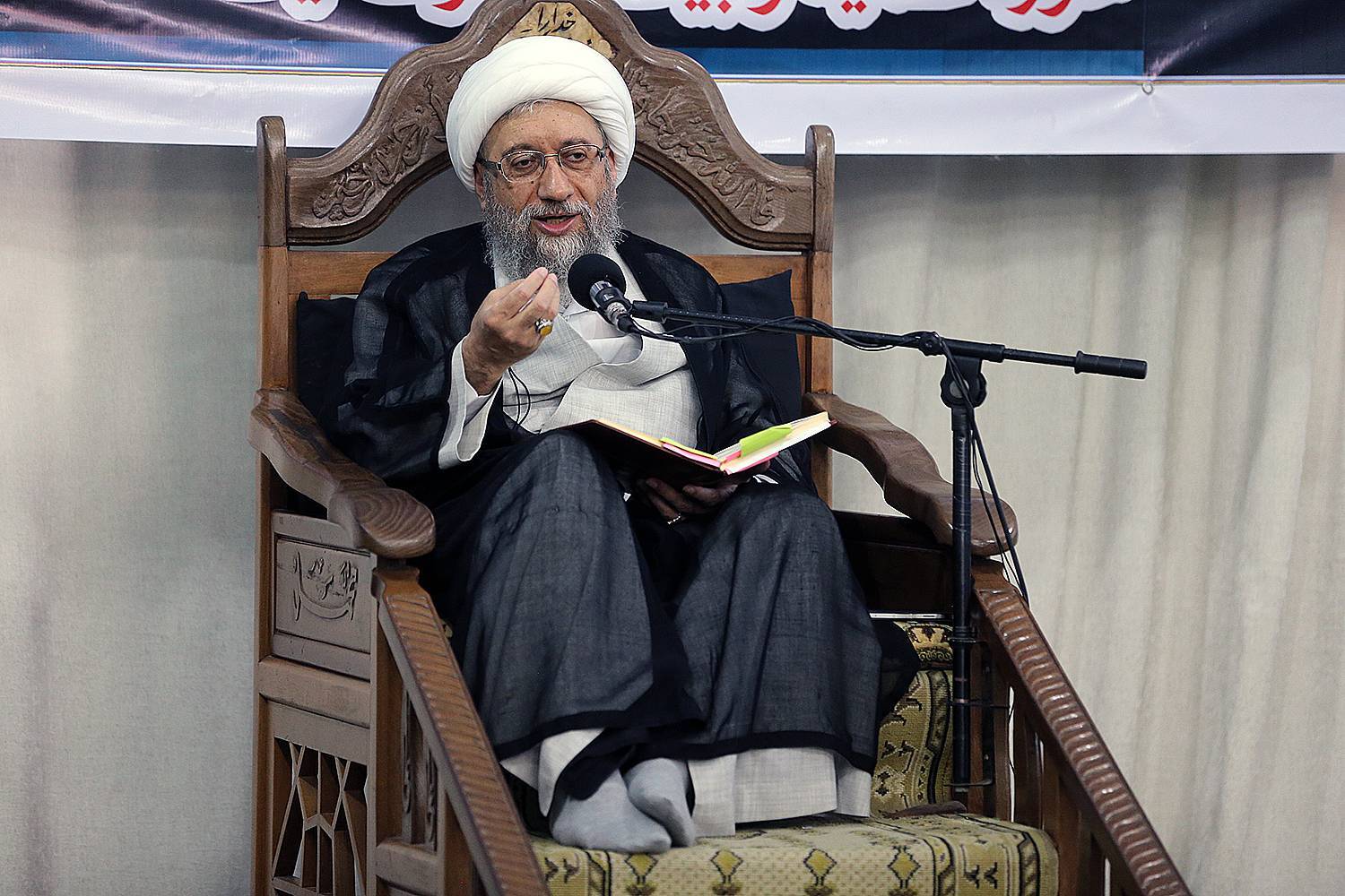 گزارش تصویری  حضور آیت الله آملی لاریجانی در مراسم سیزدهمین سالگرد ارتحال آیت الله سید موسی صالحی و یادواره شهدای والامقام روحانی شهرستان ساری/ 12 مهر 1402