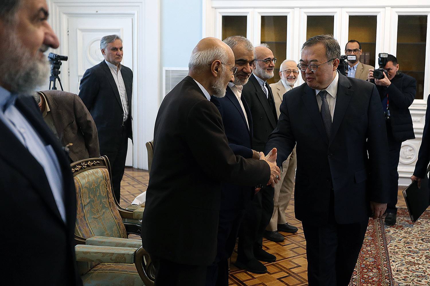 گزارش تصویری دیدار وزیر ارتباطات بین المللی چین با  آیت الله آملی لاریجانی/ 15 آذر 1402