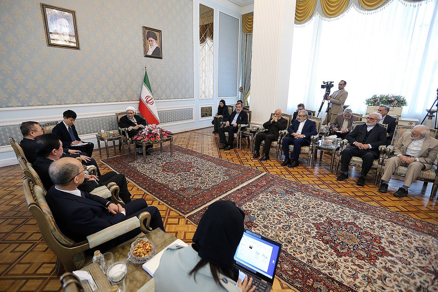 گزارش تصویری دیدار وزیر ارتباطات بین المللی چین با  آیت الله آملی لاریجانی/ 15 آذر 1402