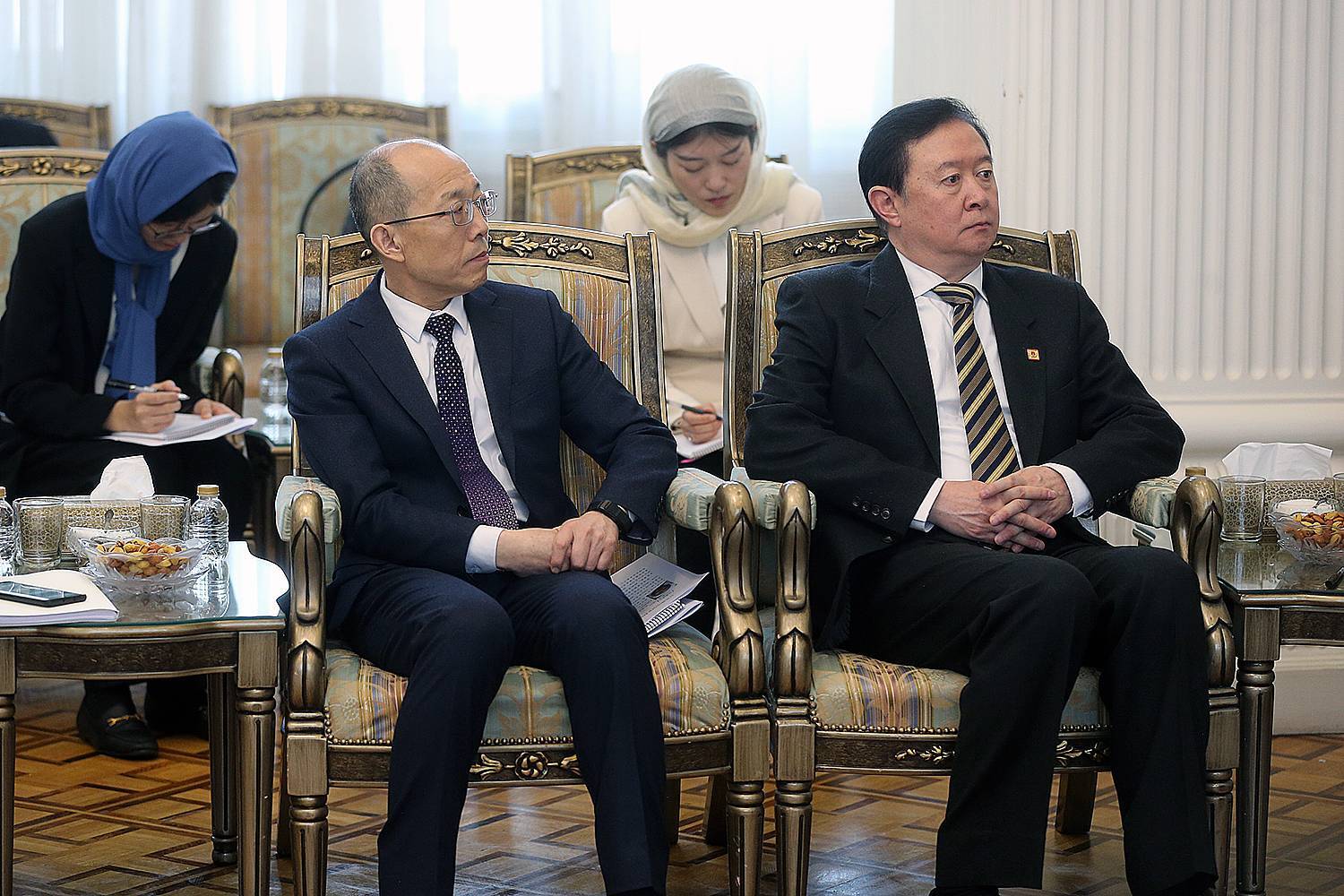 گزارش تصویری دیدار وزیر ارتباطات بین المللی چین با  آیت الله آملی لاریجانی/ 15 آذر 1402