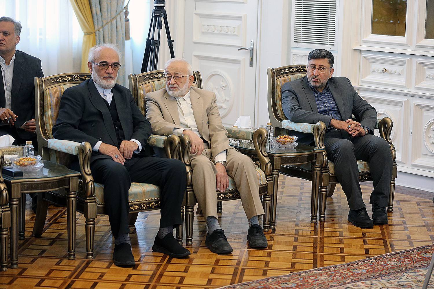 گزارش تصویری دیدار وزیر ارتباطات بین المللی چین با  آیت الله آملی لاریجانی/ 15 آذر 1402