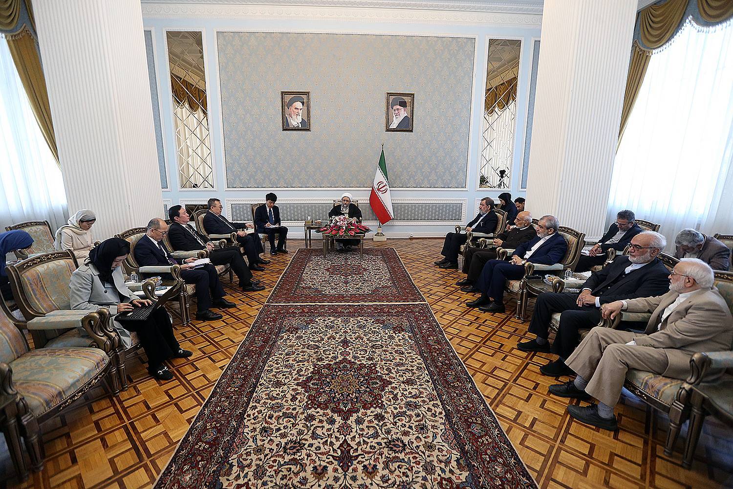 گزارش تصویری دیدار وزیر ارتباطات بین المللی چین با  آیت الله آملی لاریجانی/ 15 آذر 1402