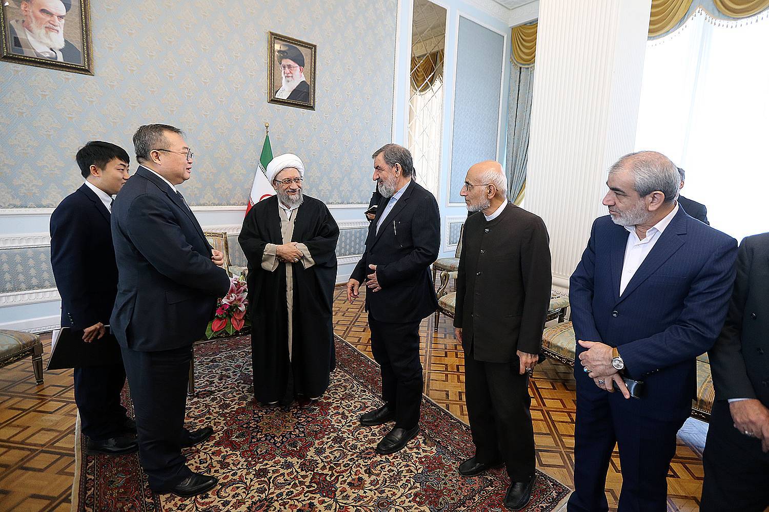 گزارش تصویری دیدار وزیر ارتباطات بین المللی چین با  آیت الله آملی لاریجانی/ 15 آذر 1402