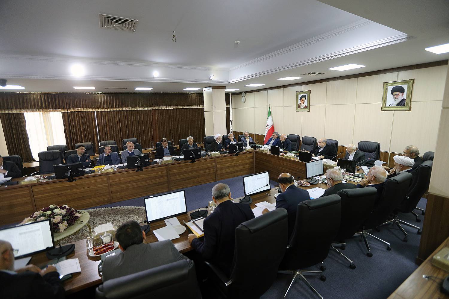 عدم انطباق بند (۹) سیاست های کلی برنامه هفتم / طرح های عظیم اقتصادی ملی و پیشران باید بصورت شفاف درج شوند عدم انطباق بند (۹) سیاست های کلی برنامه هفتم / طرح های عظیم اقتصادی ملی و پیشران باید بصورت شفاف درج شوند