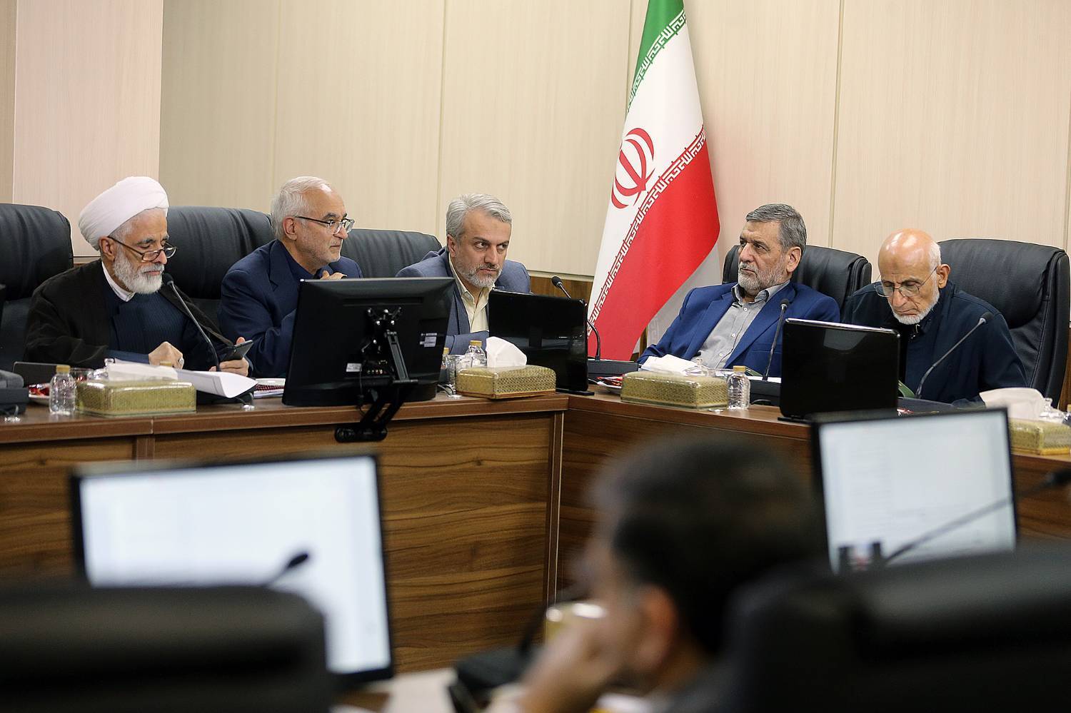 عدم انطباق بند (۹) سیاست های کلی برنامه هفتم / طرح های عظیم اقتصادی ملی و پیشران باید بصورت شفاف درج شوند عدم انطباق بند (۹) سیاست های کلی برنامه هفتم / طرح های عظیم اقتصادی ملی و پیشران باید بصورت شفاف درج شوند