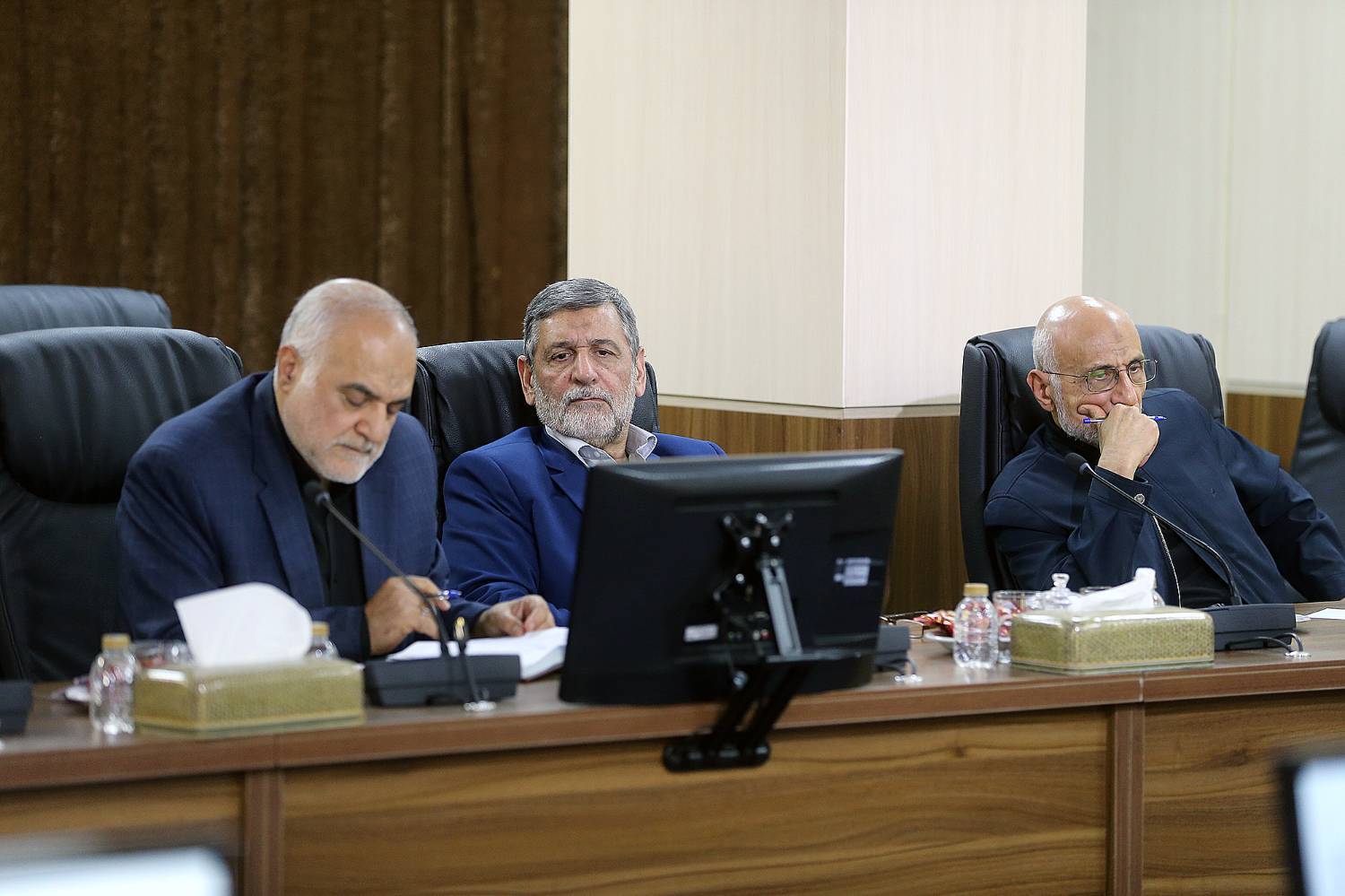 بررسی چالش ها و راهکارهای مربوط به نخبگان کشور بررسی چالش ها و راهکارهای مربوط به نخبگان کشور