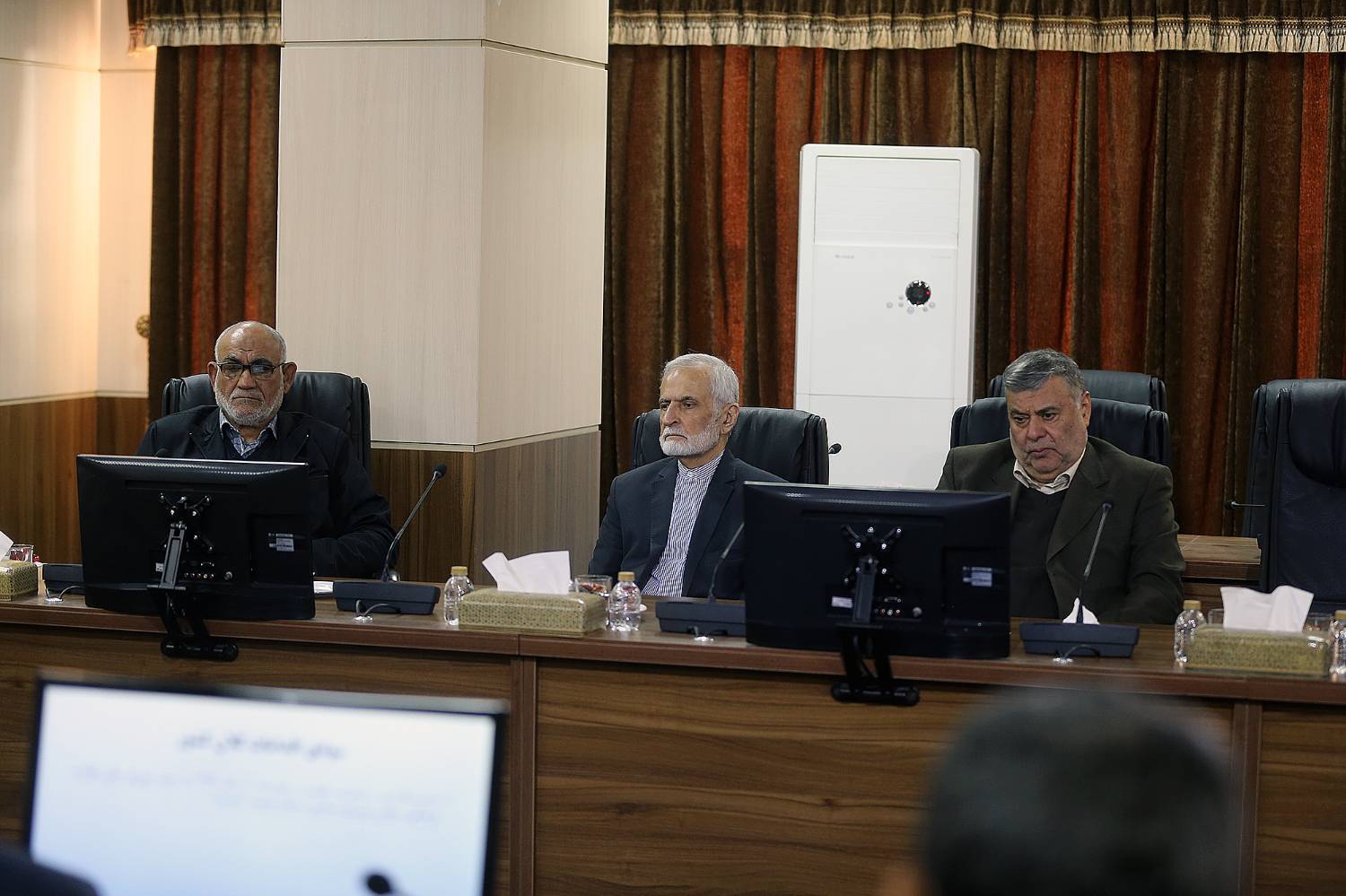 بررسی چالش ها و راهکارهای مربوط به نخبگان کشور بررسی چالش ها و راهکارهای مربوط به نخبگان کشور