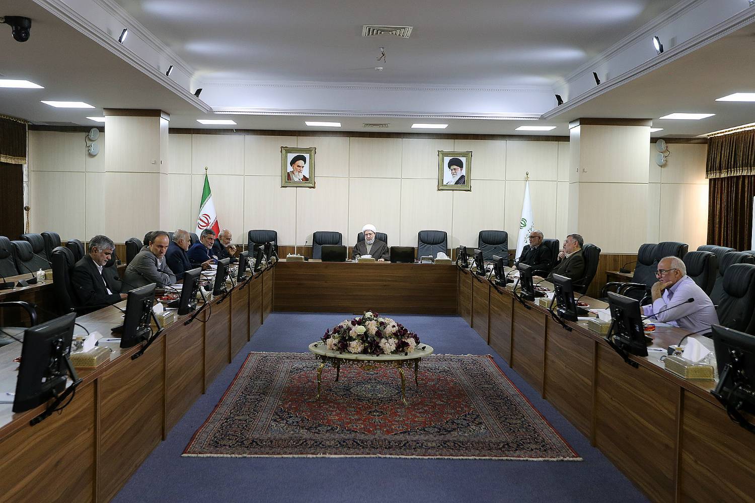 بررسی چالش ها و راهکارهای مربوط به نخبگان کشور بررسی چالش ها و راهکارهای مربوط به نخبگان کشور