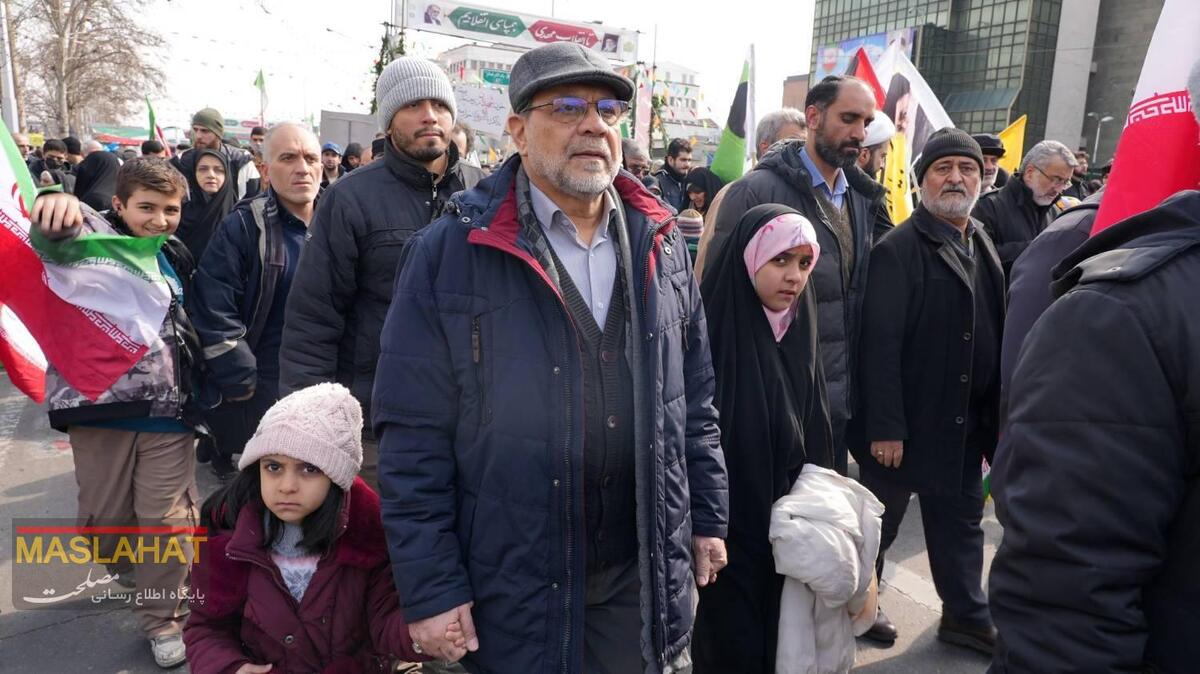گزارش تصویری حضور دبیرمجمع تشخیص مصلحت نظام در راهپیمایی روز ۲۲ بهمن در تهران