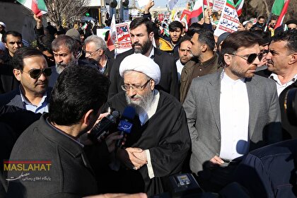 گزارش تصویری حضور رئیس مجمع تشخیص مصلحت نظام در راهپیمایی 22 بهمن شهر مقدس قم
