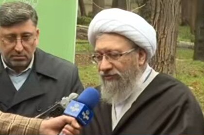 فیلم / غرس نهال به دست رئیس مجمع تشخیص مصلحت نظام به مناسبت هفته منابع طبیعی