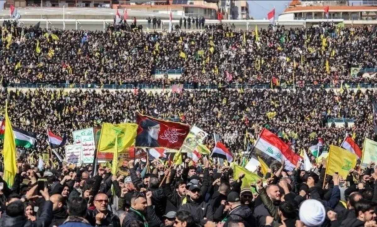 حضور هیئتی از مجمع تشخیص مصلحت نظام به ریاست دکتر ذوالقدر در مراسم تشییع باشکوه شهید نصرالله