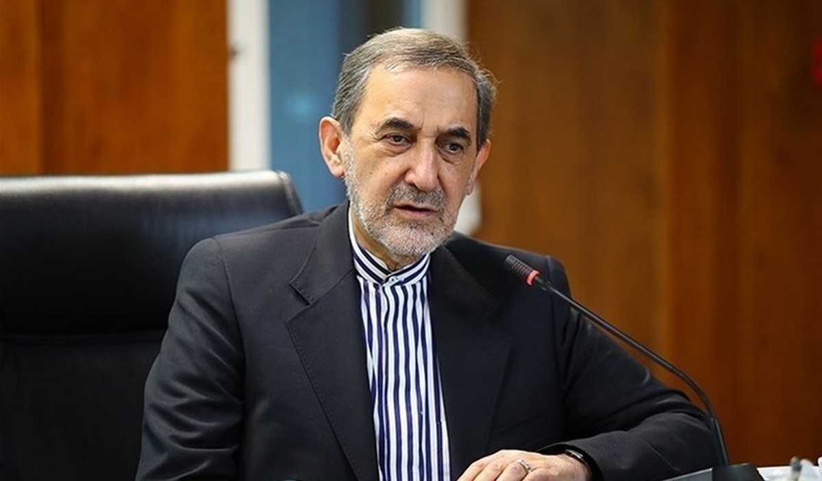 ولایتی در گفتگو با فایننشال تایمز: متجاوز را پشیمان می‌کنیم