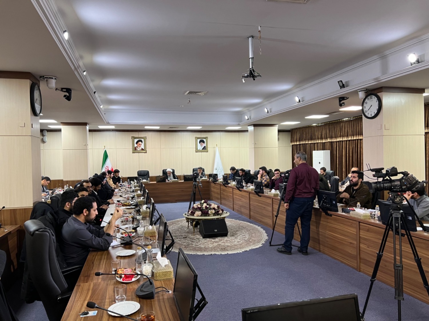 آغاز دیدار صمیمانه رئیس مجمع تشخیص مصلحت نظام با نمایندگان تشکلهای دانشجویی آغاز دیدار صمیمانه رئیس مجمع تشخیص مصلحت نظام با نمایندگان تشکلهای دانشجویی