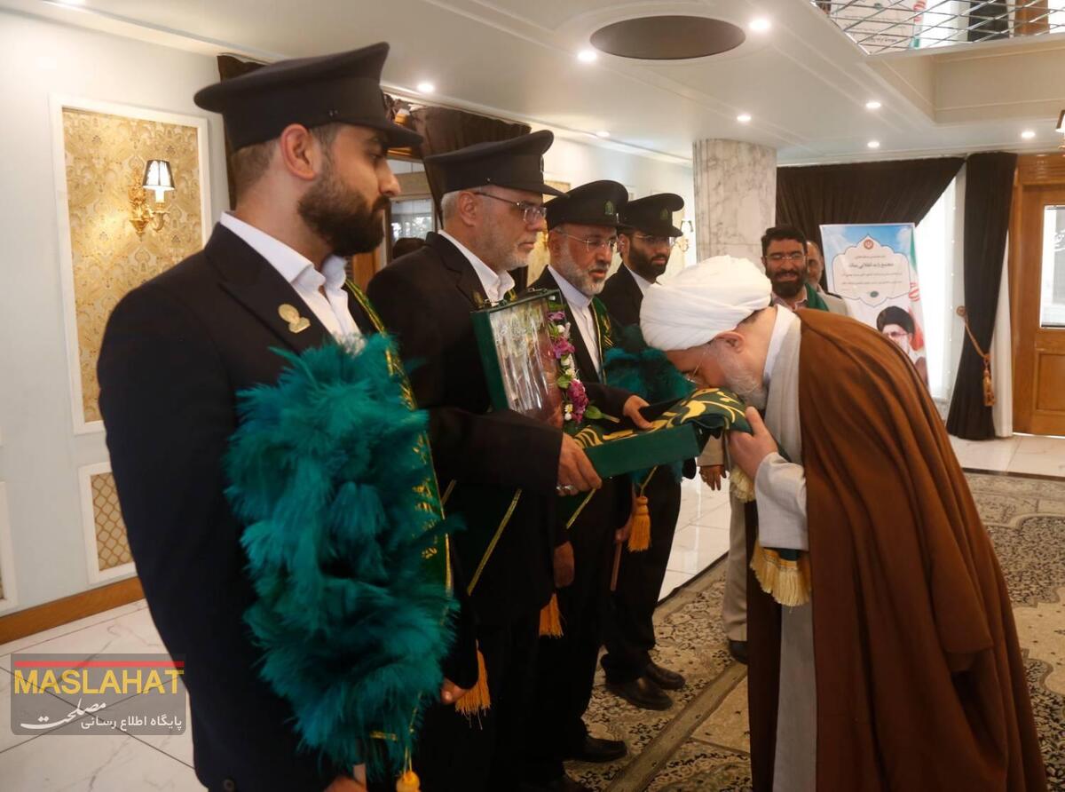 گزارش تصویری ابراز ارادت اعضای مجمع تشخیص مصلحت نظام  به مقام کریمه اهل بیت حضرت معصومه (س)