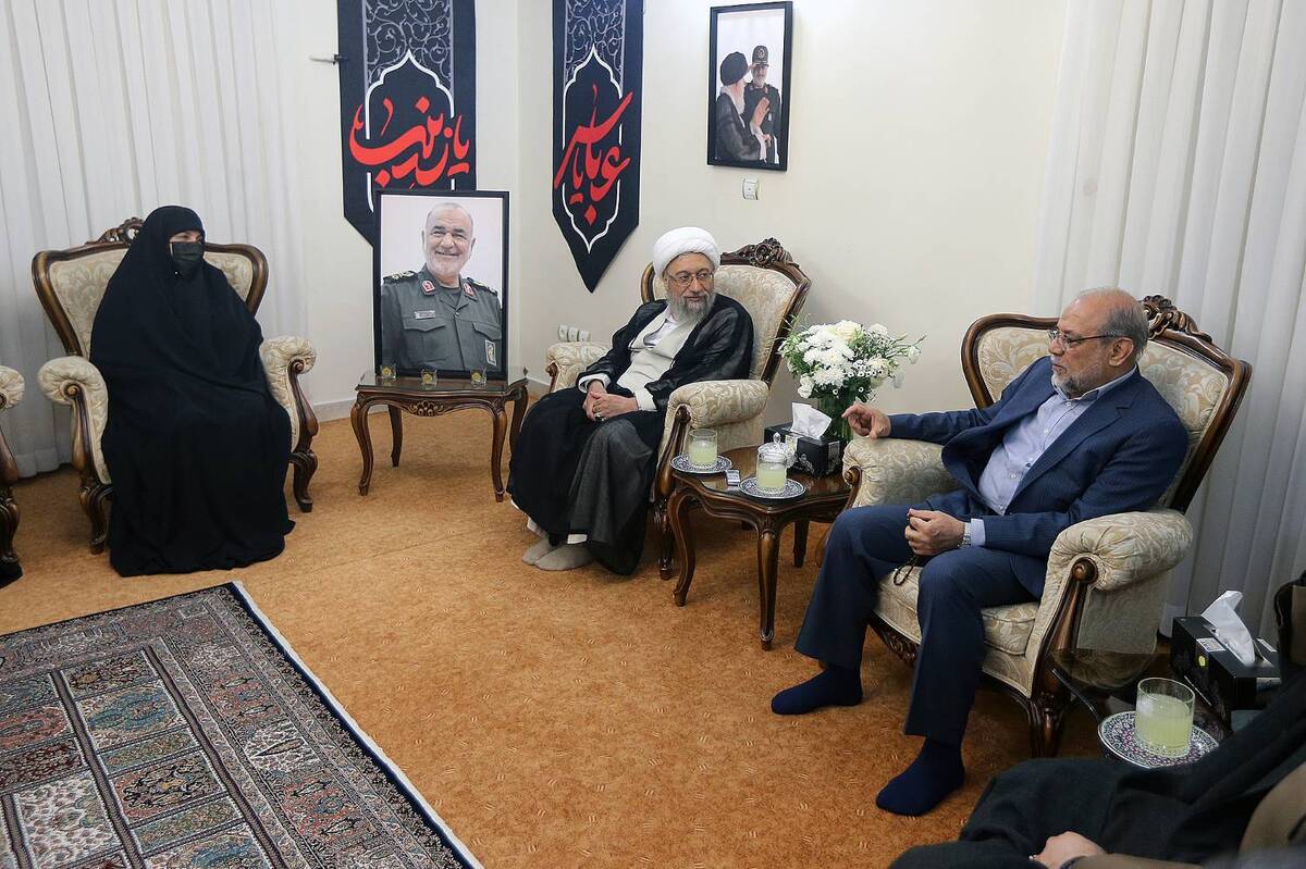 گزارش تصویری دیدار رئیس و دبیر مجمع تشخیص مصلحت نظام با خانواده های شهدای والامقام سردار شهید سلامی و سردار شهید رشید