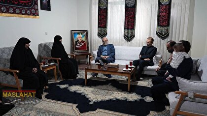 گزارش تصویری دیدار دبیرمجمع تشخیص مصلحت نظام با خانواده سردار شهید محمد کاظمی