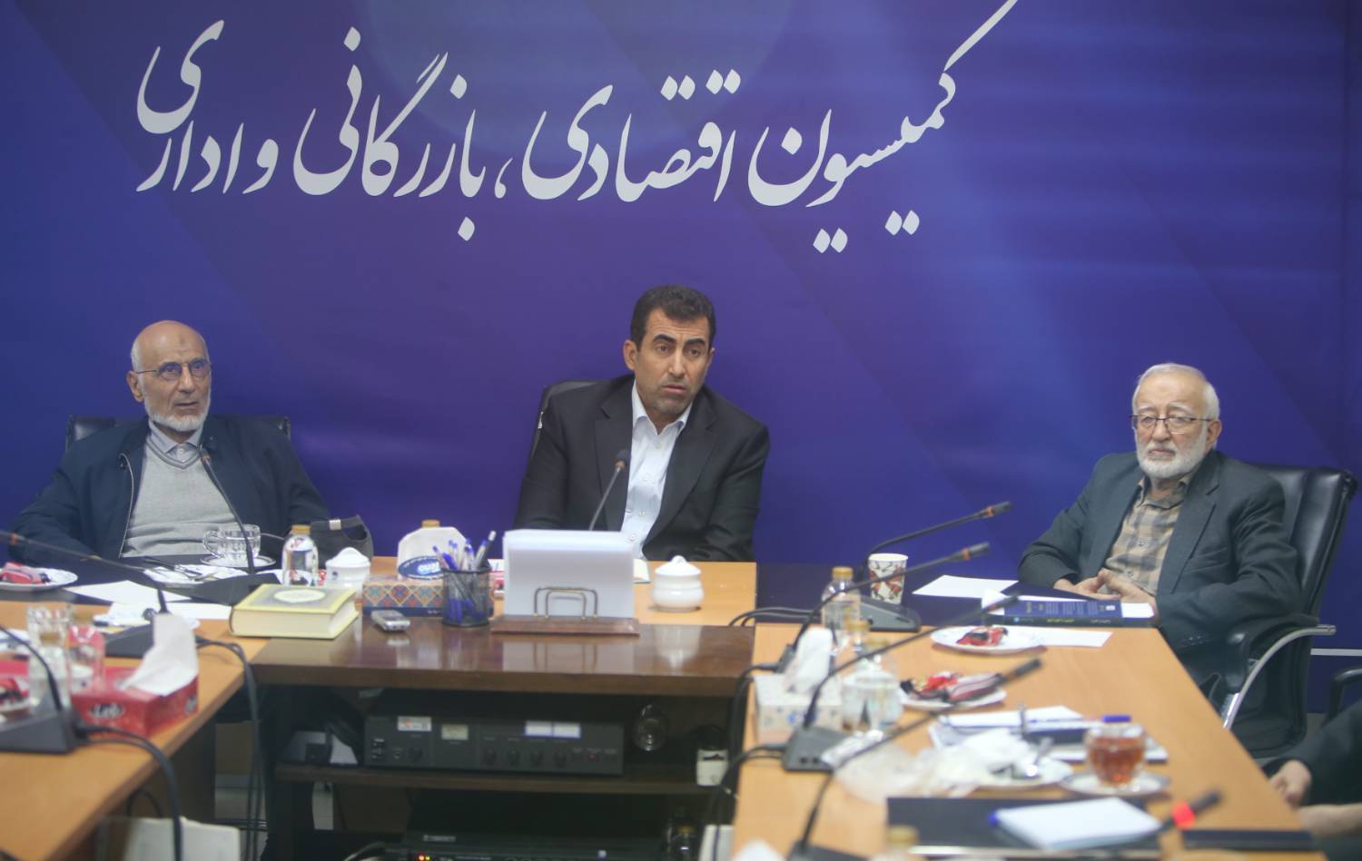 عملکرد بانک مرکزی در کمیسیون اقتصادی دبیرخانه مجمع بررسی شد عملکرد بانک مرکزی در کمیسیون اقتصادی دبیرخانه مجمع بررسی شد