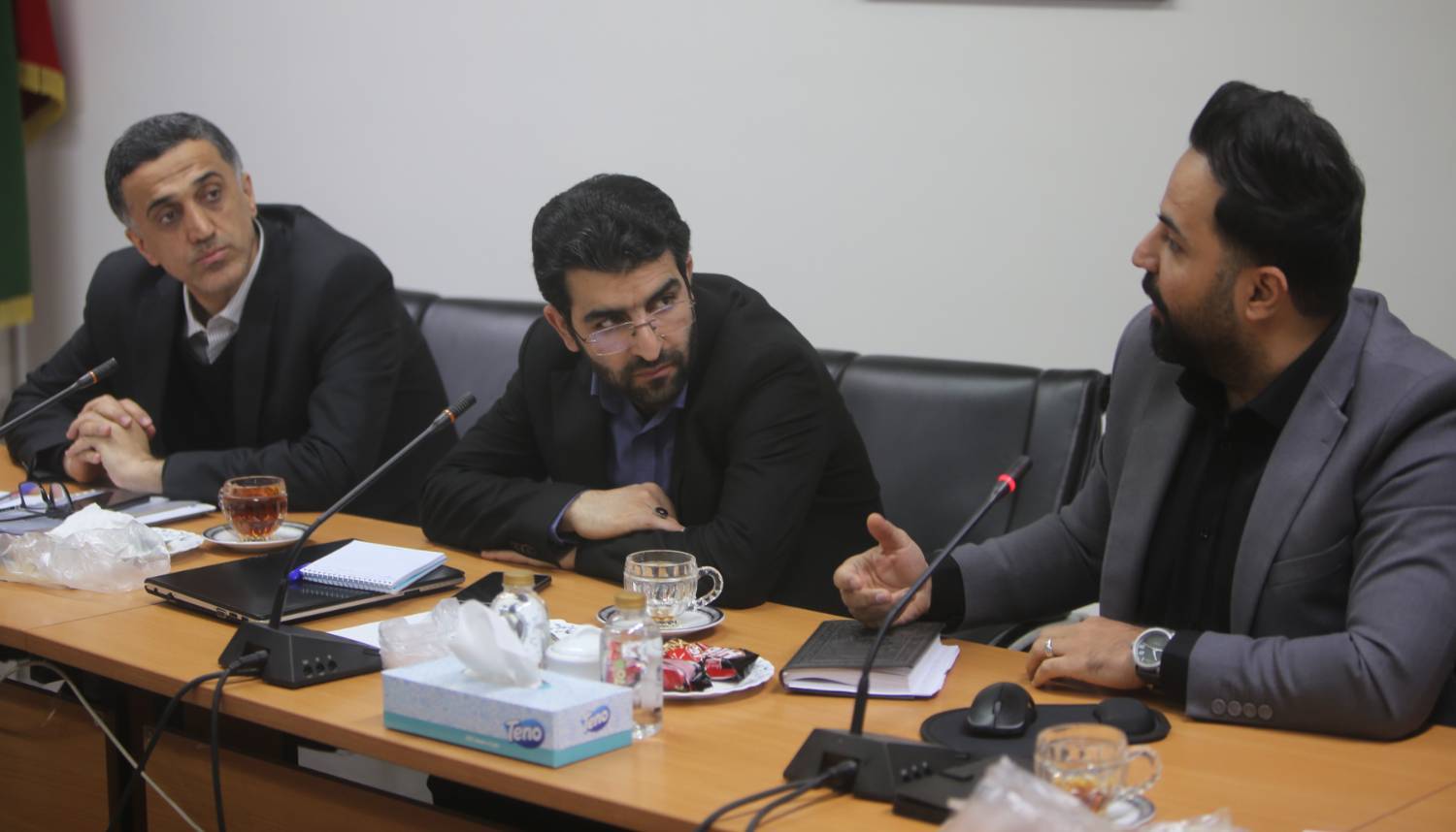 عملکرد بانک مرکزی در کمیسیون اقتصادی دبیرخانه مجمع بررسی شد عملکرد بانک مرکزی در کمیسیون اقتصادی دبیرخانه مجمع بررسی شد